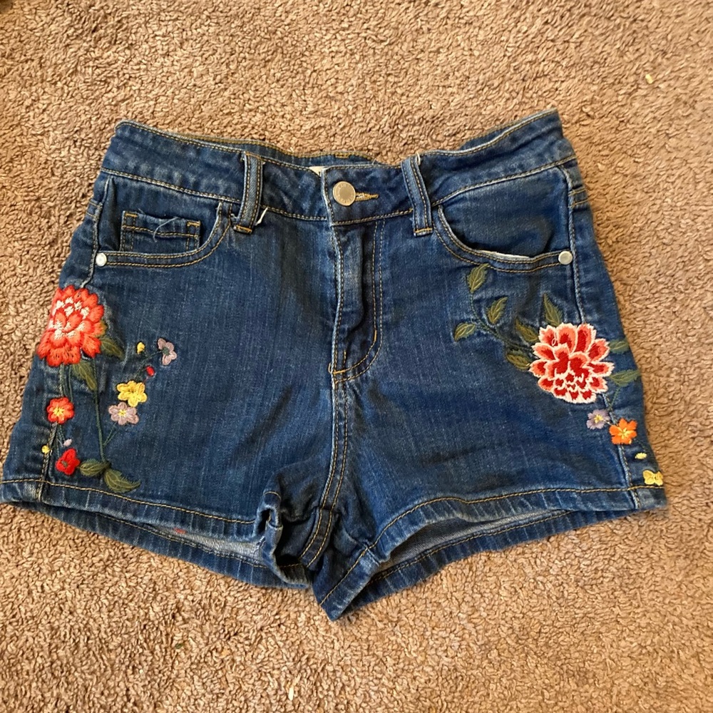 Judy blue embroidered shorts
